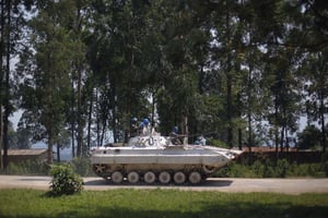 Des Casques bleus de la Monusco patrouillent à Rutshuru, dans l’est de la RDC. © Jerome Delay/AP/SIPA