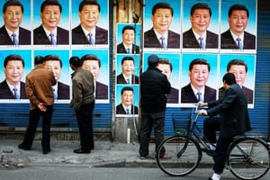 Xi Jiping,un leader omniprésent sur les murs de Shanghai comme dans toutes les grandes villes. © Utuku/ROPI-REA