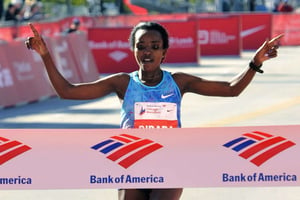 La coureuse éthiopienne Tirunesh Dibaba lors du marathon de Chicago, aux Etats-Unis, le 8 octobre 2017. © Paul Beaty/AP/SIPA