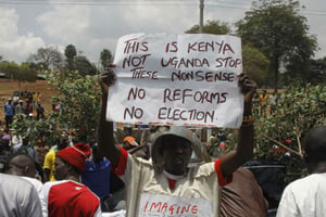 Des partisans de l’opposition kényane manifestent le 11 octobre 2017 à Nairobi, au Kenya. © Khalil Senosi/AP/SIPA