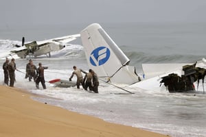 le 14 octobre, un Antonov 26 s’était déjà abimé dans l’océan Atlantique à quelques mètres de l’aéroport d’Abidjan, en Côte d’Ivoire. © Diomande Ble Blonde/AP/SIPA