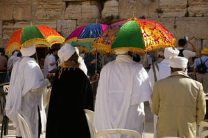 Des falachas devant le Le Mur des Lamentations à Jérusalem. © Olevy/CC/WikimediaCommons