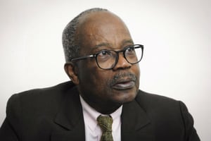 Casimir Oyé Mba à la rédaction de Jeune Afrique, le 5 octobre 2017. © Vincent Fournier/Jeune Afrique/REA