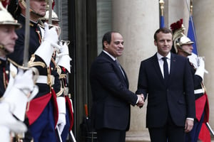 Emmanuel Macron et Abdel Fattah al-Sissi à l’Élysée, le 24 octobre 2017. © Kamil Zihnioglu/AP/SIPA