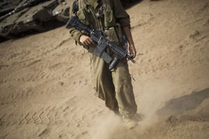 Un soldat israélien lors d’un entraînement à la frontière syrienne, le 13 septembre 2016. © Ariel Schalit/AP/SIPA