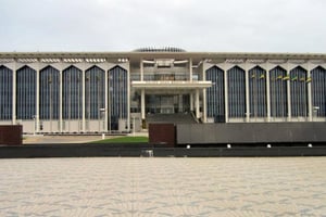 Le Sénat, à Libreville. © Creative Commons / Wikipedia