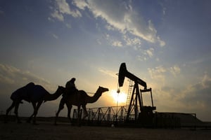 Un champ pétrolier à Bahreïn, en 2015. © Hasan Jamali/AP/SIPA