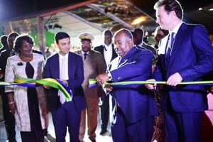 Ali Bongo Ondimba et Cyrille Bolloré lors de l’inauguration du nouveau port d’Owendo, le 14 octobre. © David Ignaszewski