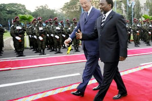 Joseph Kabila et l’ex Roi des Belge, Albert II en 2010 lors de l’unique visite d’Albert II en RDC. © Benoit Doppagne/AP/SIPA