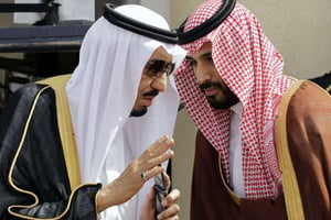 Le roi Salman et son fils MBS. © Hassan Ammar/AP/SIPA
