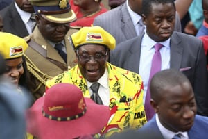 Robert Mugabe, le 8 novembre à Harare, lors d’un meeting au siège du ZANU-PF. © AP/SIPA