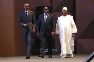Paul Kagamé, Macky Sall et Ibrahim Boubacar Keïta lors du lancement du Forum de Dakar sur la sécurité, le 13 novembre 2017. © DR / Présidence Sénégal