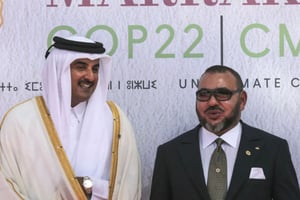 L’émir du Qatar, Cheikh Tamim ben Hamad Al-Thani et Mohammed VI, roi du Maroc, au Maroc le 16 novembre 2016. © Mosa’ab Elshamy/AP/SIPA