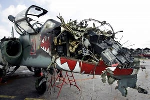 Un des Sukhoi-25 détruits par les Français en représailles au bombardement de Bouaké. © PASCAL GUYOT/AFP