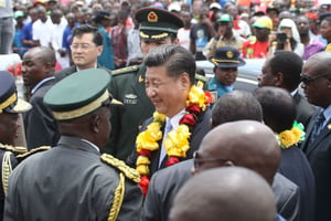 Le président chinois Xi Jinping lors d’une visite à Harare en décembre 2015. © Tsvangirayi Mukwazhi/AP/SIPA