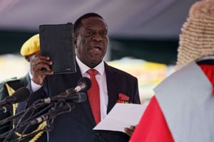 Emmerson Mnangagwa, lors de sa prestation de serment en tant que nouveau président du Zimbabwe, le 24 novembre 2017. © Ben Curtis/AP/SIPA
