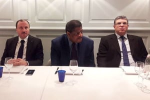 Marcel de Souza (au centre), commissaire de la Cedeao, aux côtés du diplomate tunisien tarek ben salem (à droite), lors d’une rencontre avec Tunisia-AfricaBusiness Council. © DR / TABC