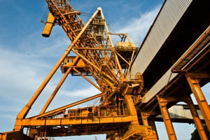 Port de Conakry, minerai de bauxite. © Youri Lenquette pour Jeune Afrique