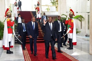 Le chef de l’État et son Premier ministre (à g.), le 16 janvier. © Sia KAMBOU/AFP