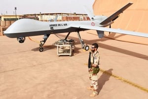 Un des Reaper de l’opération Barkhane jusqu’ici utilisés pour la surveillance et le renseignement (ici à Niamey, en 2016). © PASCAL GUYOT/AFP