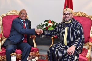 Jacob Zuma et Mohammed VI, à Abidjan, le 29 novembre. © MAP