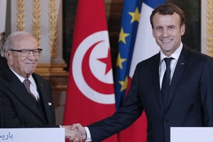 Emmanuel Macron et Béji Caid Essebsi à Paris le 11 décembre 2017. © Yoan Valat/AP/SIPA