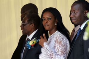 Robert Mugabe et son épouse, Grace, le 9 novembre 2017 à Harare, avant la démission de l’ex-président du Zimbabwe. © Tsvangirayi Mukwazhi/AP/SIPA