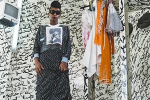 La styliste sénégalaise Selly Raby Kane dans son show-room à Dakar. © Hussein Ezzedine