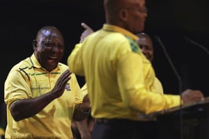 Cyril Ramaphosa, lors du congrès de l’ANC, vient d’être élu à la tête du parti, où il succède à Jacob Zuma. © Themba Hadebe/AP/SIPA