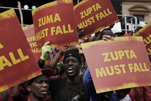 Marche contre le président sud-africain Jacob Zuma à Pretoria le 12 avril 2017. © Denis Farrell/AP/SIPA
