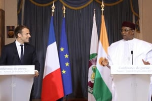 Les présidents Macron et Issofou le 23 décembre à Niamey. © Présidence du Niger