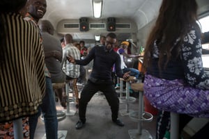 Dans le train Matadi-Kinshasa le 25 juin 2016. © Gwenn Dubourthoumieu pour Jeune Afrique