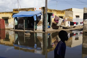 Les inondations au Sénégal, en 2009. © Rebecca Blackwell/AP/SIPA