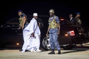 Départ de Yahya Jammeh pour la Guinée équatoriale, janvier 2017. © Sylvain Cherkaoui pour Jeune Afrique