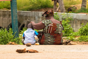 Une mère et son fils, en 2016 en Côte d’Ivoire (illustration) © Creative Commons / Flickr / Denis Carrascosa