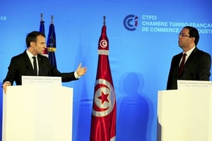 Emmanuel Macron et Youssef Chahed, au forum économique franco-tunisien, le 1er février 2018. © Hassene Dridi/AP/SIPA