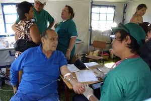Cuba a une importante politique de coopération médicale à travers le monde. Ici, des médecins cubains au Chili, en mars 2010. © Carlos Espinoza/AP/SIPA