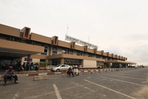 Aéroport à Douala, en 2011. © Renaud VAN DER MEEREN/EditonsduJaguar