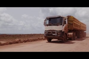 Un camion Renault Trucks en Guinée © Renault Trucks / YouTube
