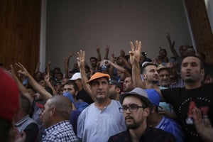 Des manifestants dans le nord du Maroc en 2017. © Therese Di Campo/AP/SIPA
