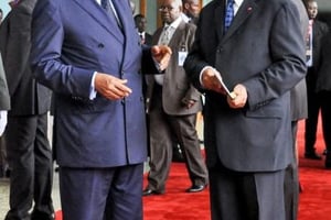 Paul Biya et Laurent Esso lors du Sommet sur la sécurité maritime des pays du golf de guinée le 24 juin 2013 à Yaoundé. © Jean-Pierre Kepseu