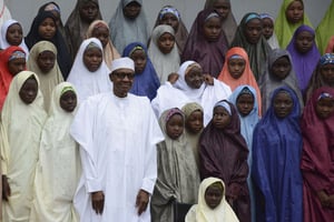 Le président nigérian Muhammadu Buhari a reçu les filles de Dapchi libérées par Boko Haram, le vendredi 23 mars  Abuja. © Azeez Akunleyan/AP/SIPA