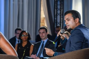 Ameya Upadhyay, responsable Afrique de l’Omidyar Network le 27 mars à l’Africa CEO Forum. © Africa CEO Forum