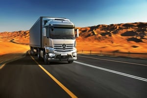 L’entreprise est à pied d’Suvre pour le lancement de l’Actros, conçu pour le transport longue distance et adapté aux différents besoins de ses clients africains. © Daimler AG