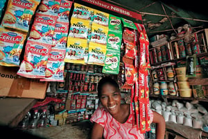 Une boutique commercialisant des produits Nestlé (photo d’illustration). © George Osodi/Panos pictures pour Nestlé