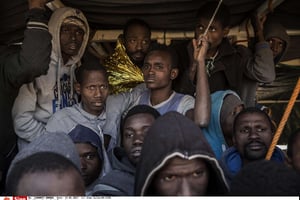 Des migrants maliens secourus en mer Méditerranée le 14 janvier 2017. © Olmo Calvo/AP/SIPA