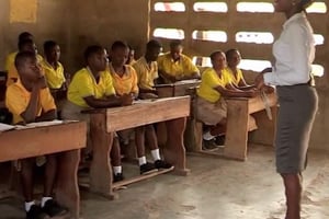 Une salle de classe du réseau Omega Schools au Ghana. © Capture d’écran J.A.