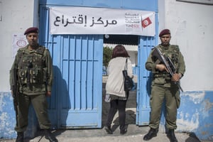Pour la première fois depuis la chute de Ben Ali, les militaires et les sécuritaires ont voté aux élections municipales le 29 avril 2018. © Hassene Dridi/AP/SIPA