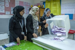 Un bureau de vote à Tunis le dimanche 6 mai 2018. © Hassene Dridi/AP/SIPA