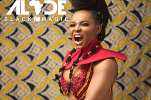 Détail de la pochette de l’album « Black Magic » de Yemi Alade (Effyzzie Music, 9,99 euros). © DR